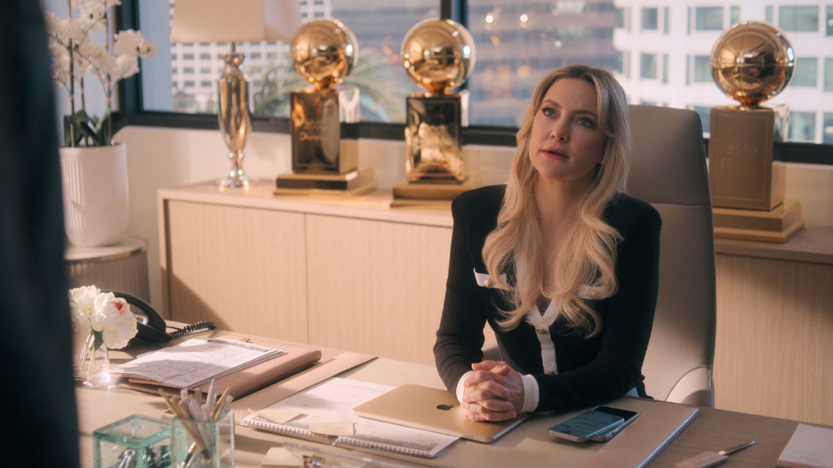 Running Point Season 1, Episode 9, "The Playoffs" - Kate Hudson as Isla Gordon